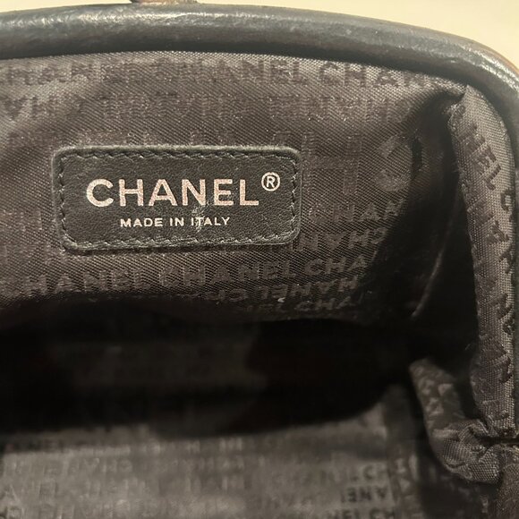 CHANEL Limited Edition Leather Purse with Twist Closure - Picture 2 of 8
